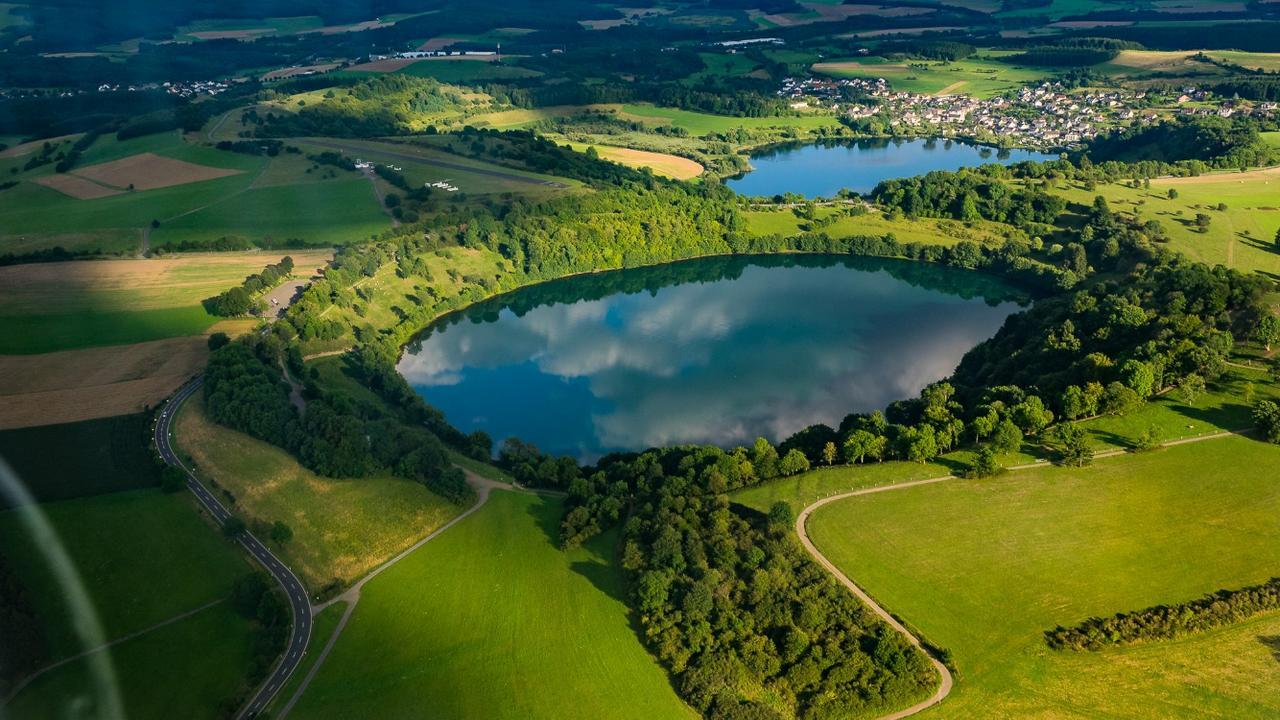 Dorfgasthof Schmitz Schalkenmehren Dış mekan fotoğraf